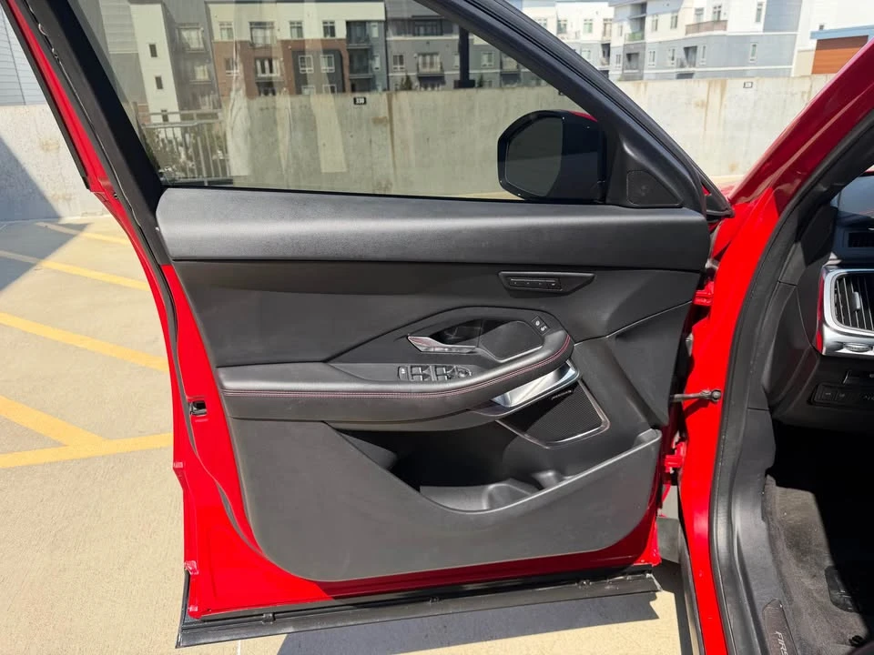 2018 Jaguar E-Pace - Image 9 of 20