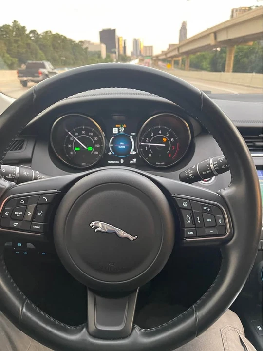 2018 Jaguar E-Pace - Image 9 of 16