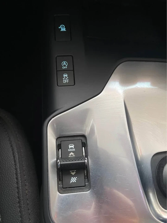 2018 Jaguar E-Pace - Image 13 of 16
