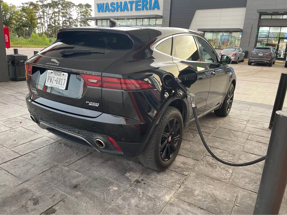 2018 Jaguar E-Pace - Image 4 of 16