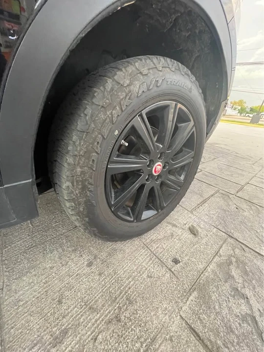 2018 Jaguar E-Pace - Image 16 of 16