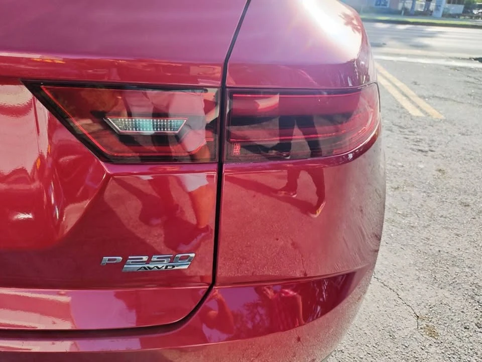 2018 Jaguar E-Pace - Image 15 of 20