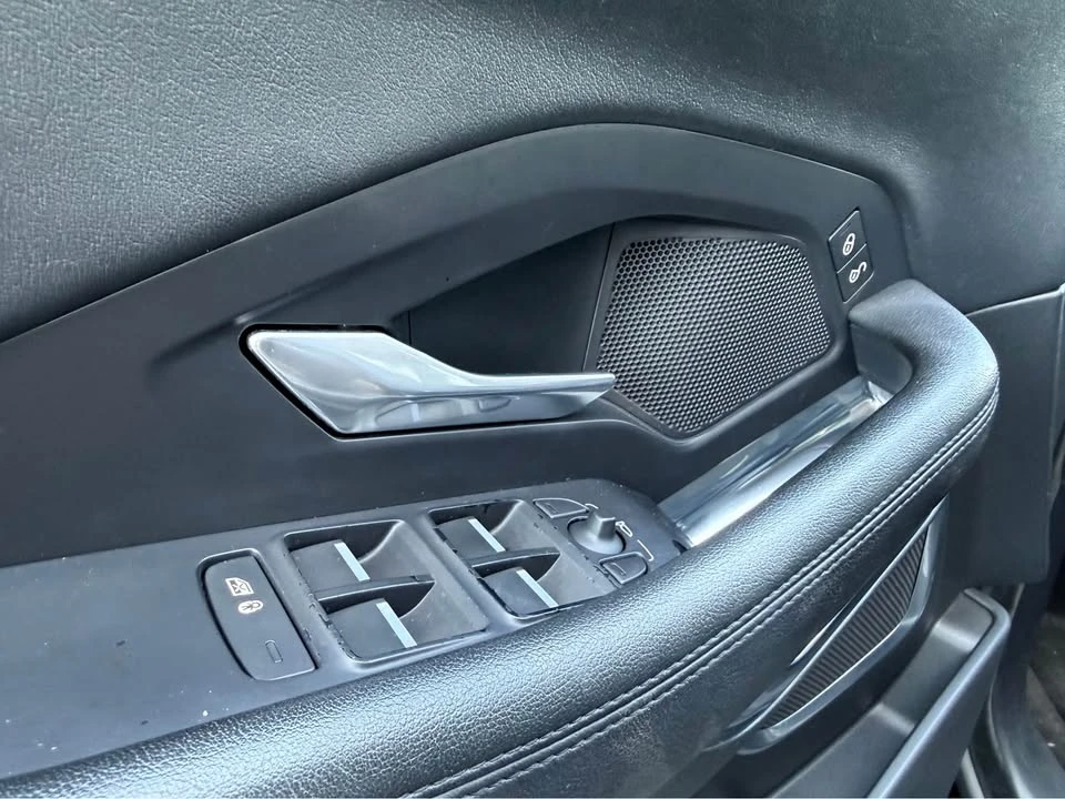 2018 Jaguar E-Pace - Image 15 of 20