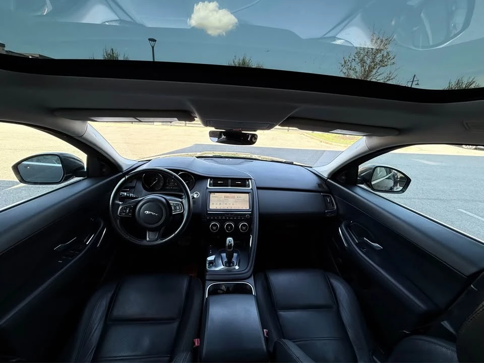 2018 Jaguar E-Pace - Image 9 of 20