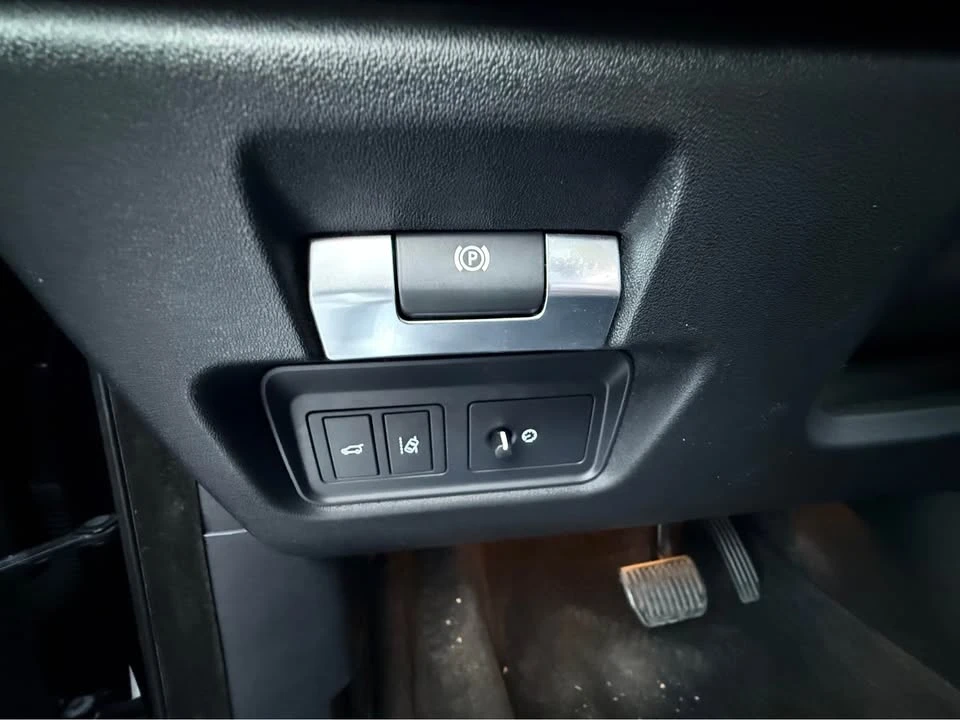 2018 Jaguar E-Pace - Image 19 of 20
