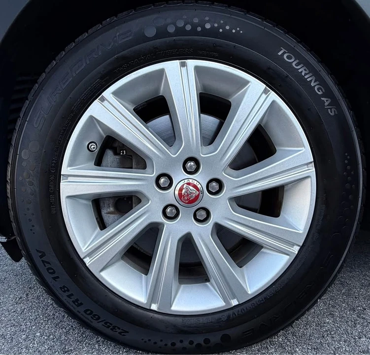 2018 Jaguar E-Pace - Image 18 of 20