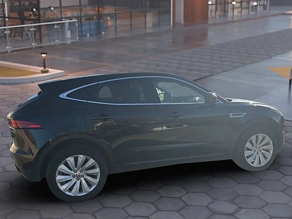 2018 Jaguar E-Pace - Image 13 of 20