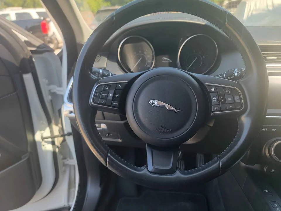 2018 Jaguar E-Pace - Image 15 of 19