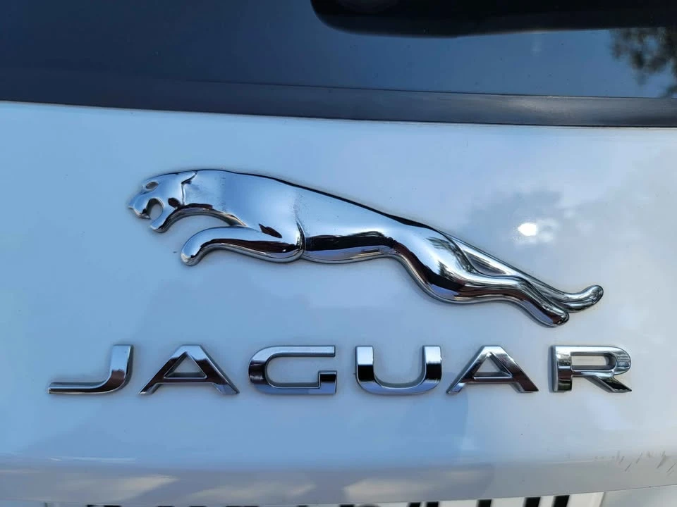 2018 Jaguar E-Pace - Image 8 of 19