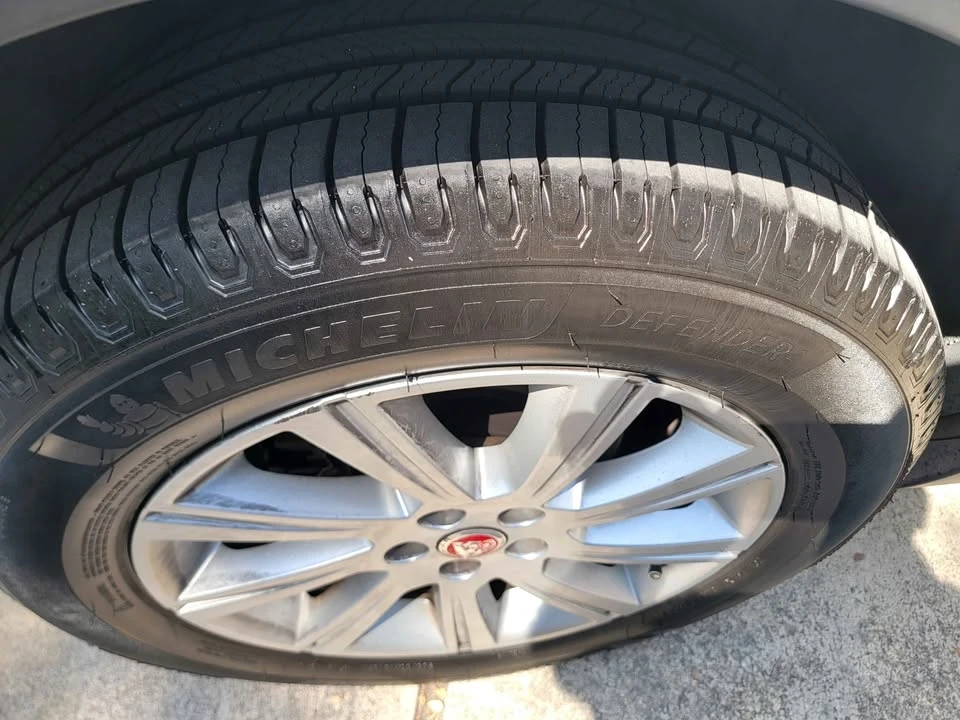 2018 Jaguar E-Pace - Image 10 of 19