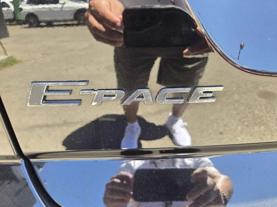 2018 Jaguar E-Pace - Image 3 of 19
