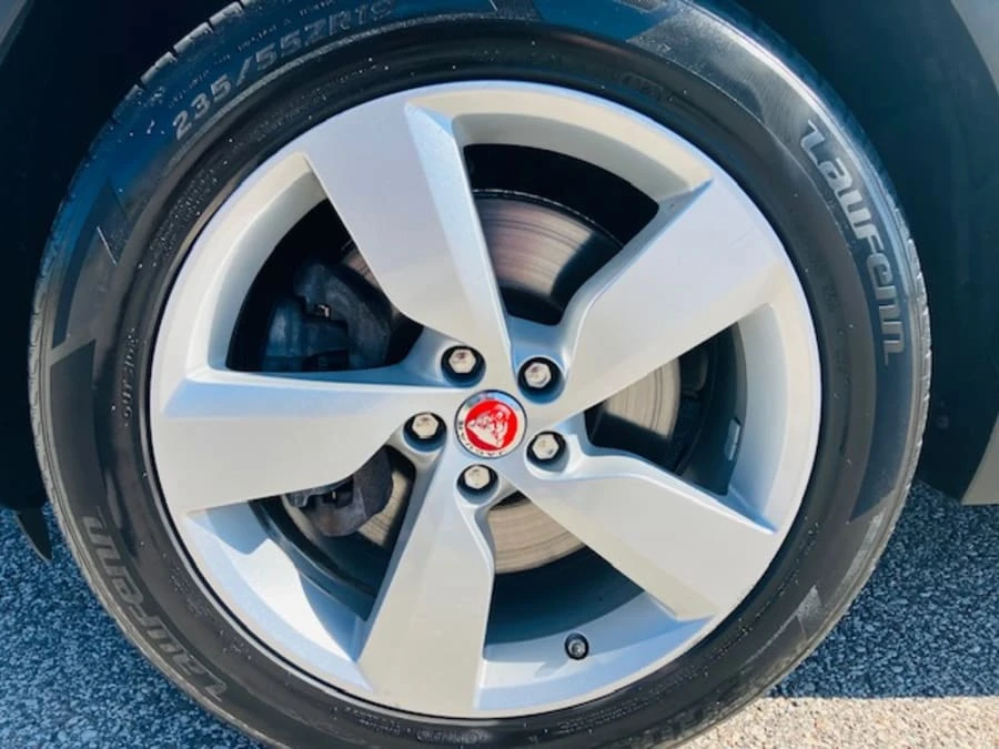2018 Jaguar E-Pace - Image 9 of 14