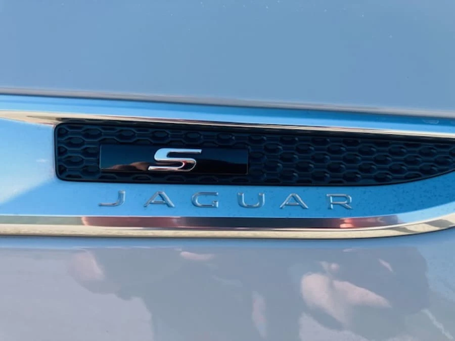 2018 Jaguar E-Pace - Image 8 of 14