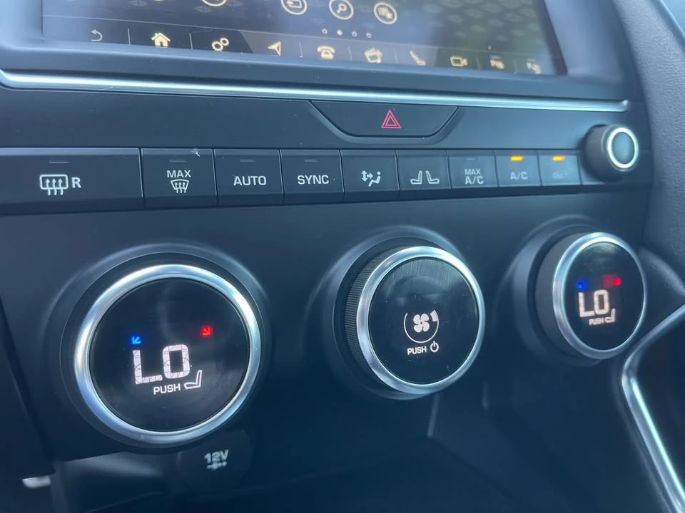 2018 Jaguar E-Pace - Image 15 of 20