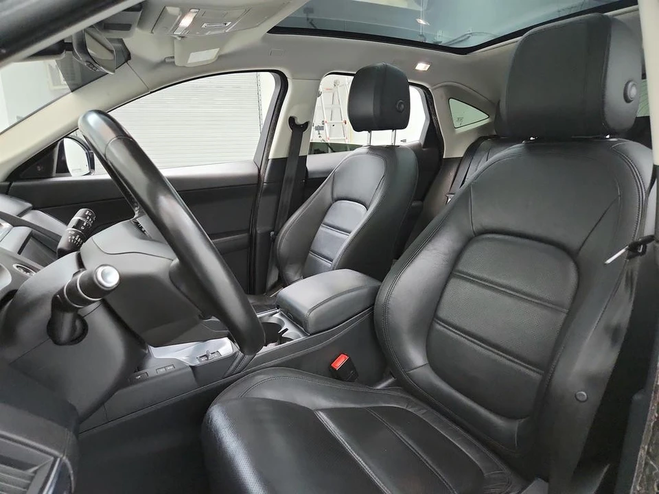 2018 Jaguar E-Pace - Image 14 of 21