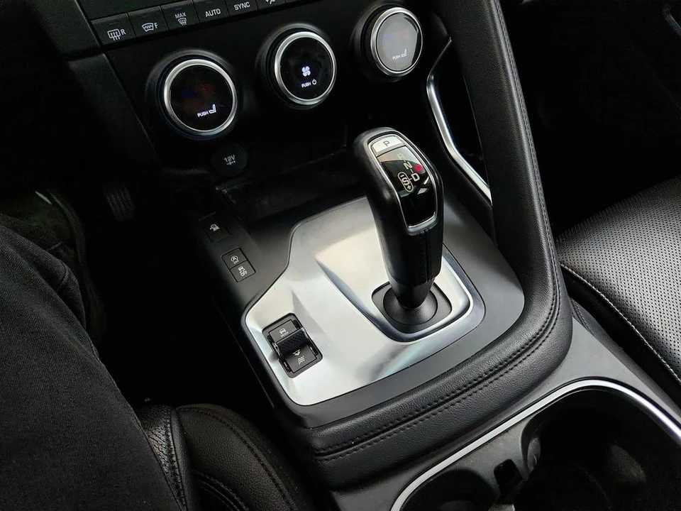 2018 Jaguar E-Pace - Image 19 of 21