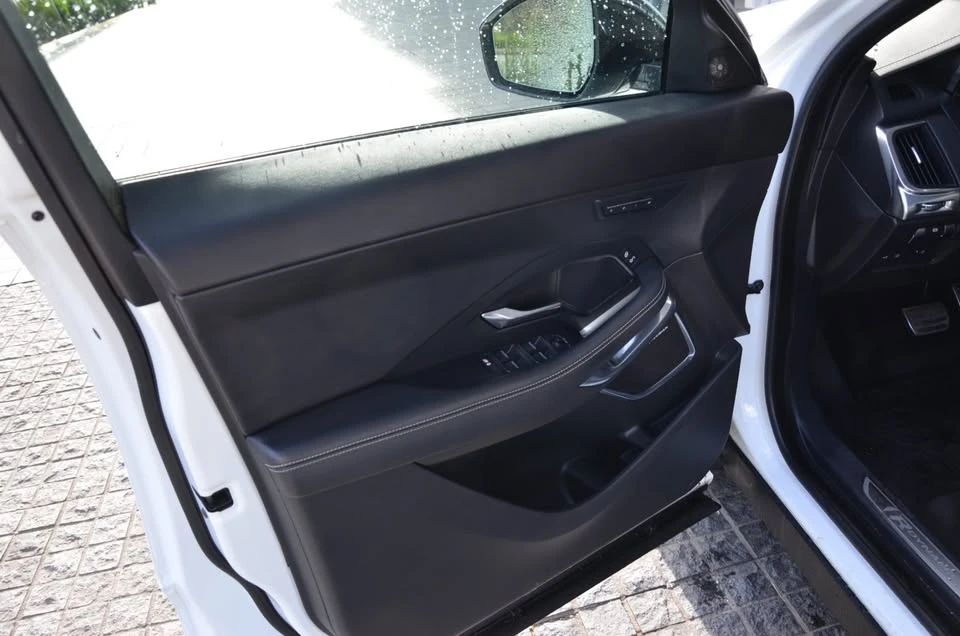 2018 Jaguar E-Pace - Image 17 of 17