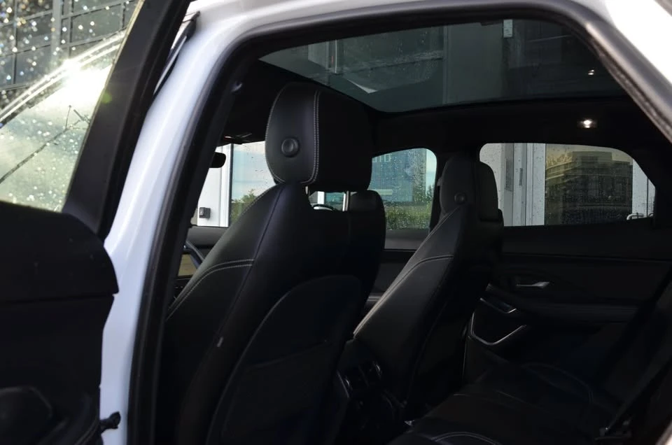 2018 Jaguar E-Pace - Image 9 of 17