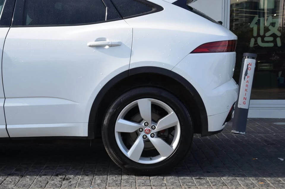 2018 Jaguar E-Pace - Image 6 of 17