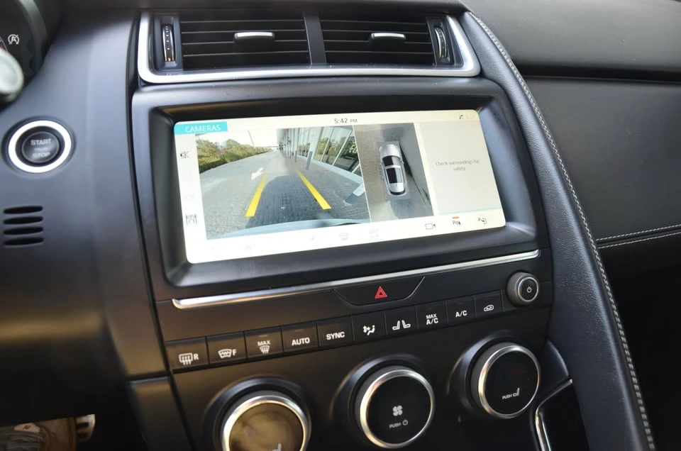 2018 Jaguar E-Pace - Image 11 of 17