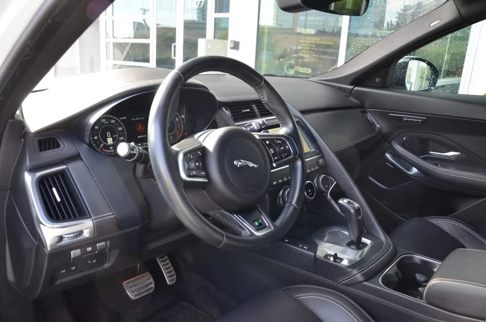 2018 Jaguar E-Pace - Image 10 of 17