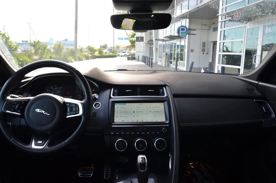 2018 Jaguar E-Pace - Image 12 of 17