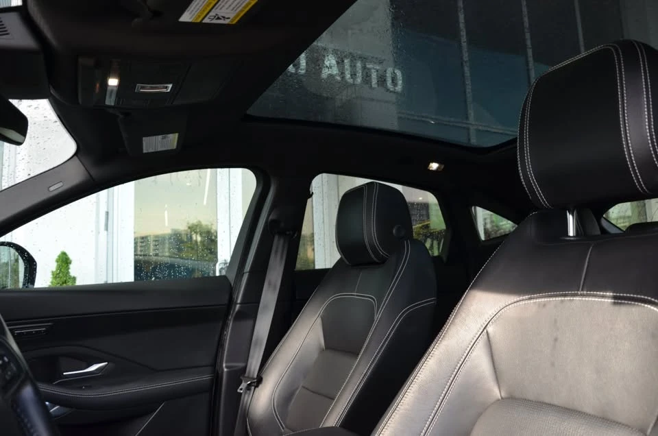 2018 Jaguar E-Pace - Image 13 of 17