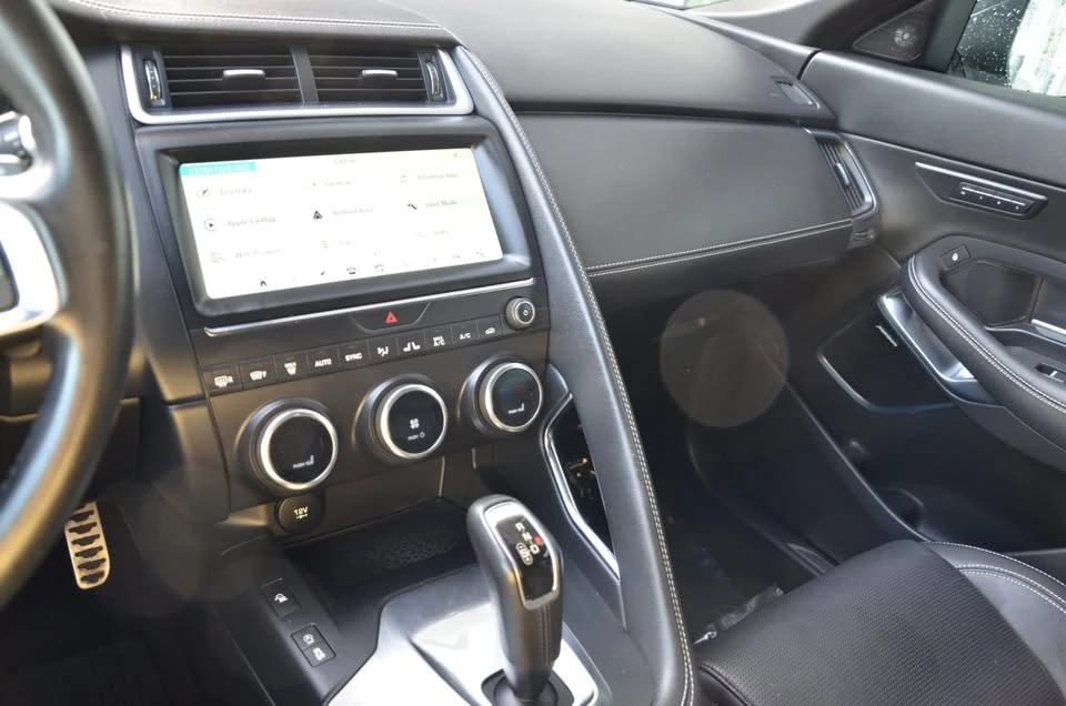 2018 Jaguar E-Pace - Image 14 of 17