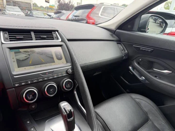 2018 Jaguar E-Pace - Image 15 of 19