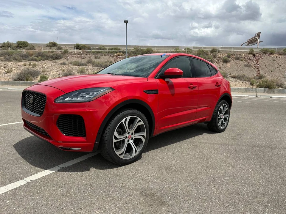 2018 Jaguar E-Pace - Image 8 of 15