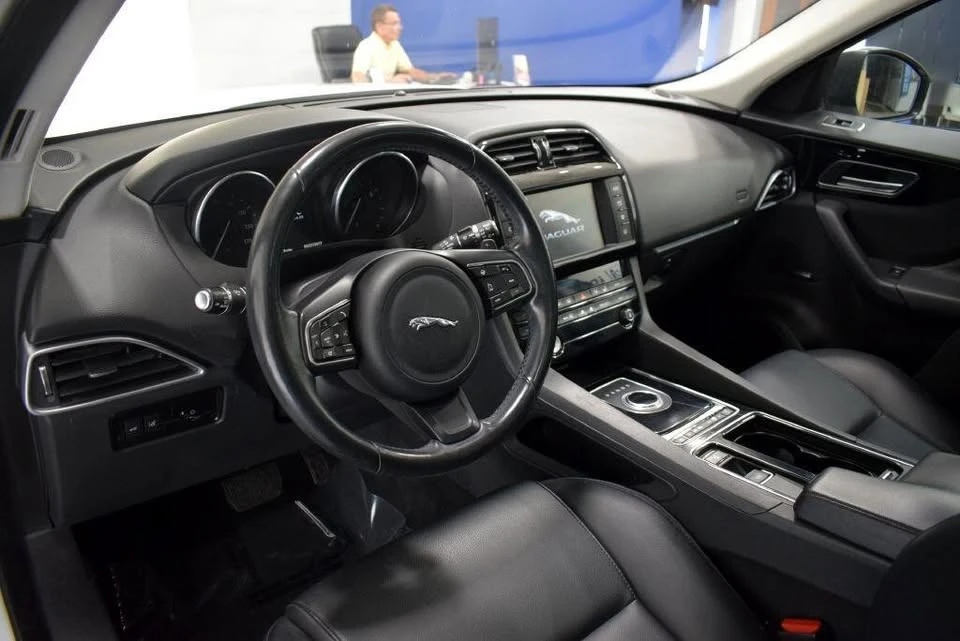 2018 Jaguar F-Pace - Image 7 of 18