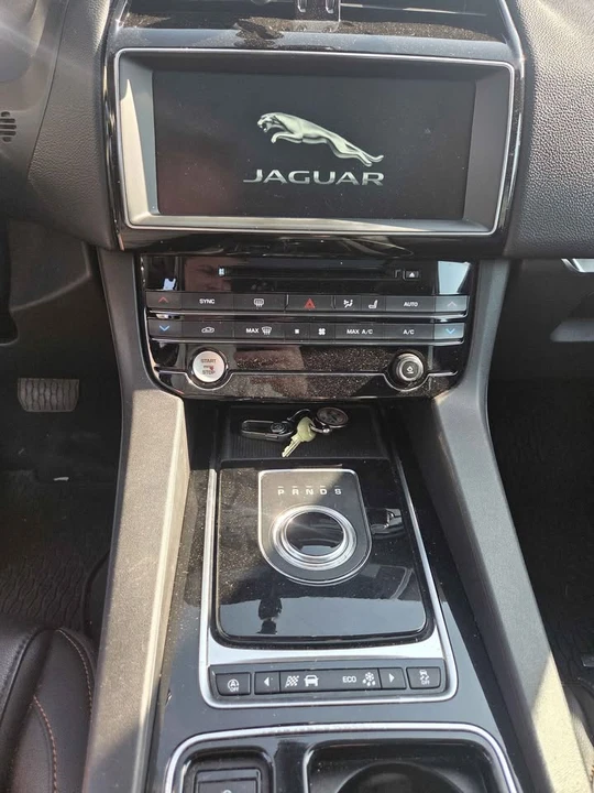 2018 Jaguar F-Pace - Image 11 of 19