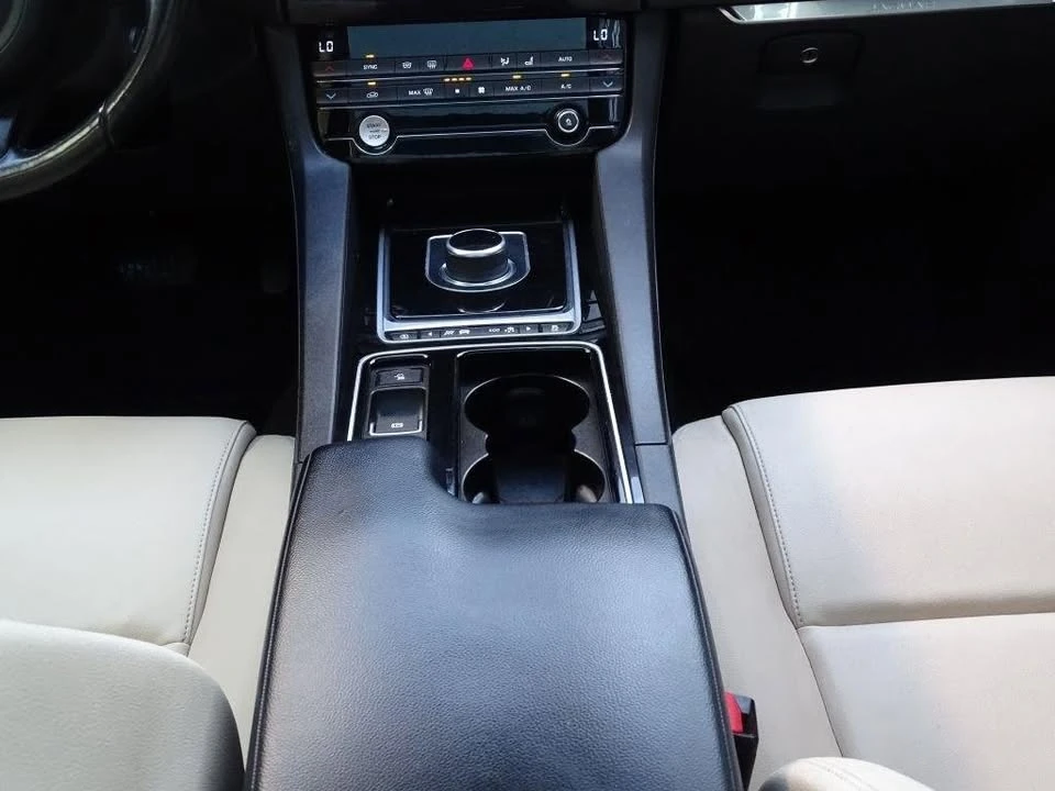 2018 Jaguar F-Pace - Image 16 of 20