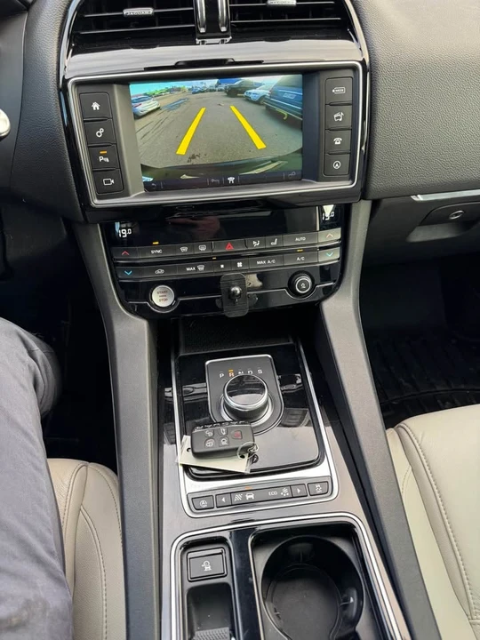 2018 Jaguar F-Pace - Image 16 of 19