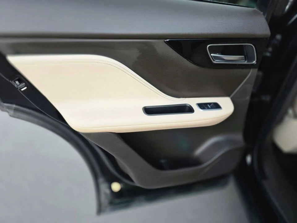 2018 Jaguar F-Pace - Image 18 of 20