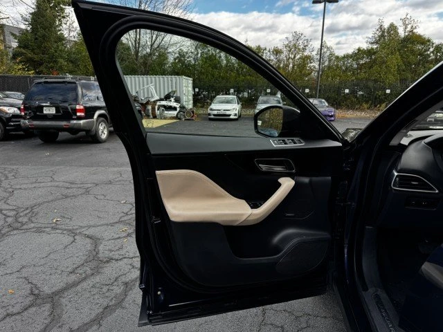 2018 Jaguar F-Pace - Image 14 of 15