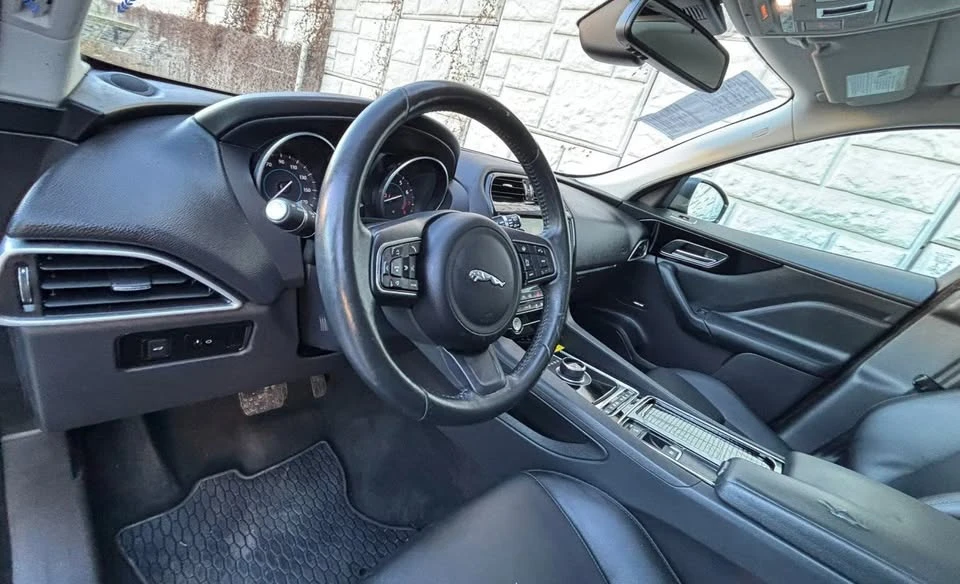 2018 Jaguar F-Pace - Image 4 of 10