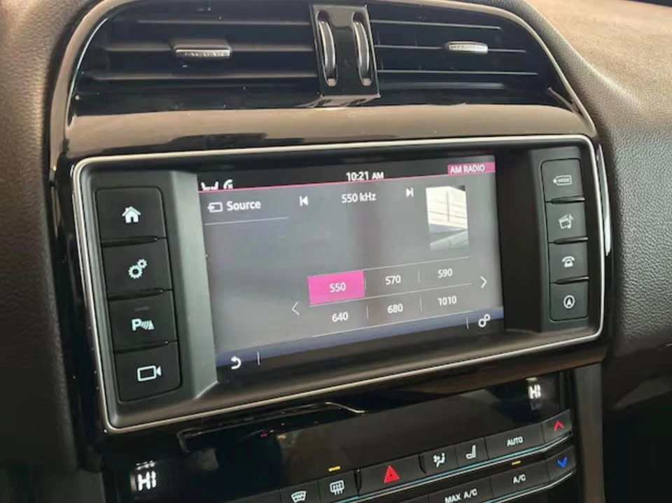 2018 Jaguar F-Pace - Image 14 of 18