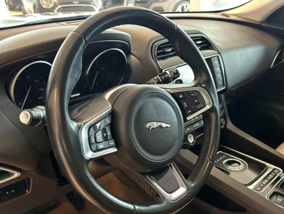 2018 Jaguar F-Pace - Image 10 of 18
