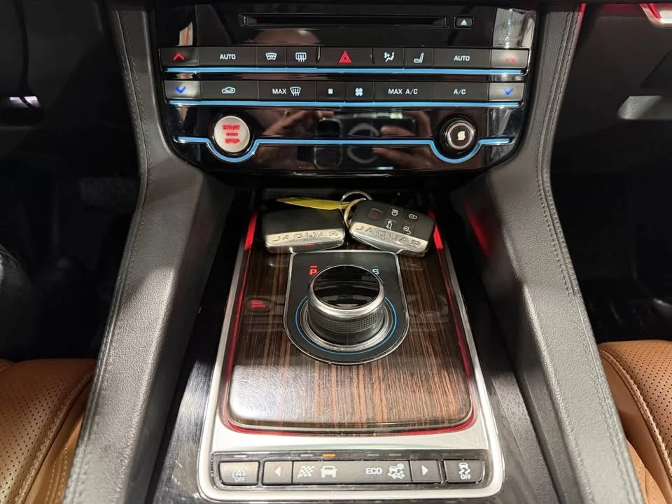 2018 Jaguar F-Pace - Image 14 of 20