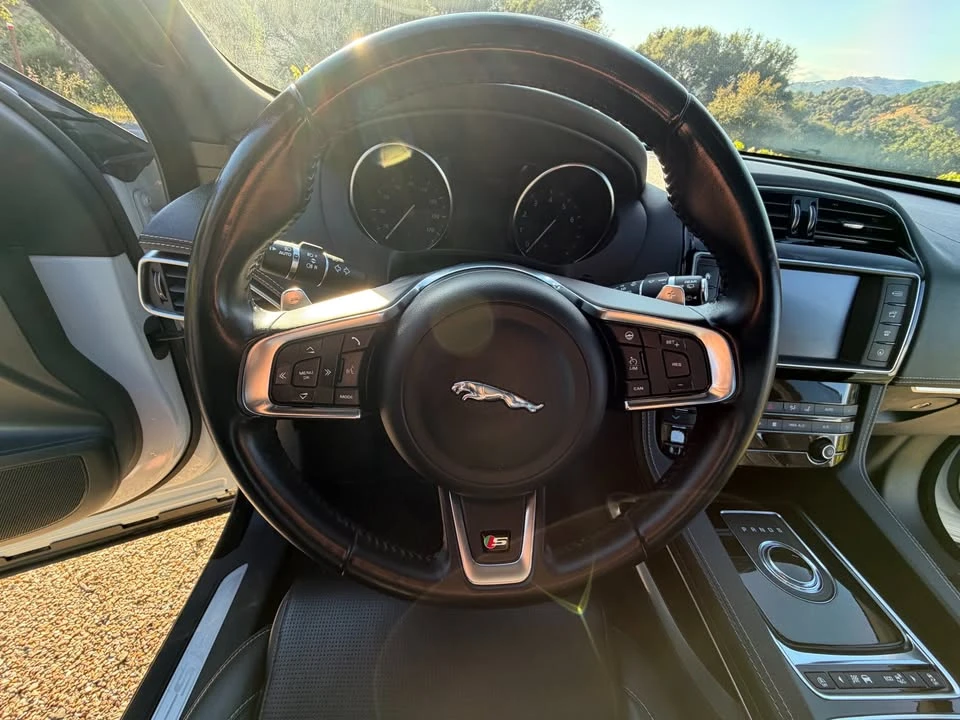 2018 Jaguar F-Pace - Image 17 of 20