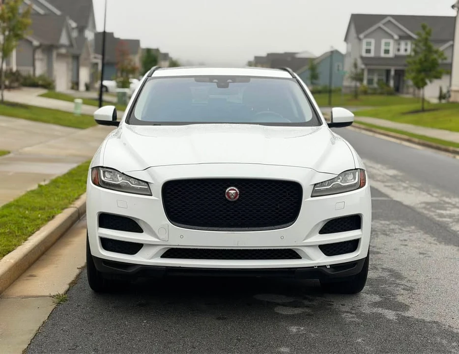 2018 Jaguar F-Pace - Image 2 of 11