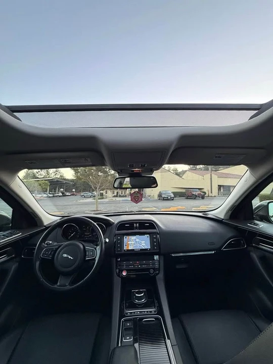 2018 Jaguar F-Pace - Image 15 of 16