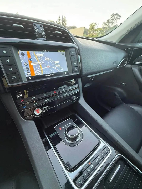 2018 Jaguar F-Pace - Image 16 of 16