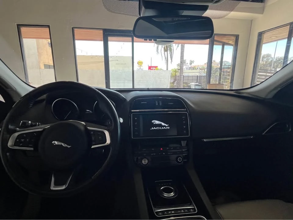 2018 Jaguar F-Pace - Image 15 of 19