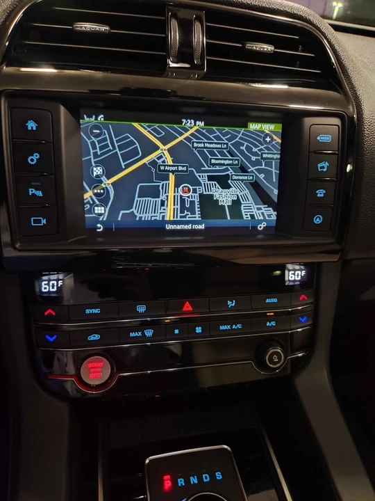 2018 Jaguar F-Pace - Image 14 of 18