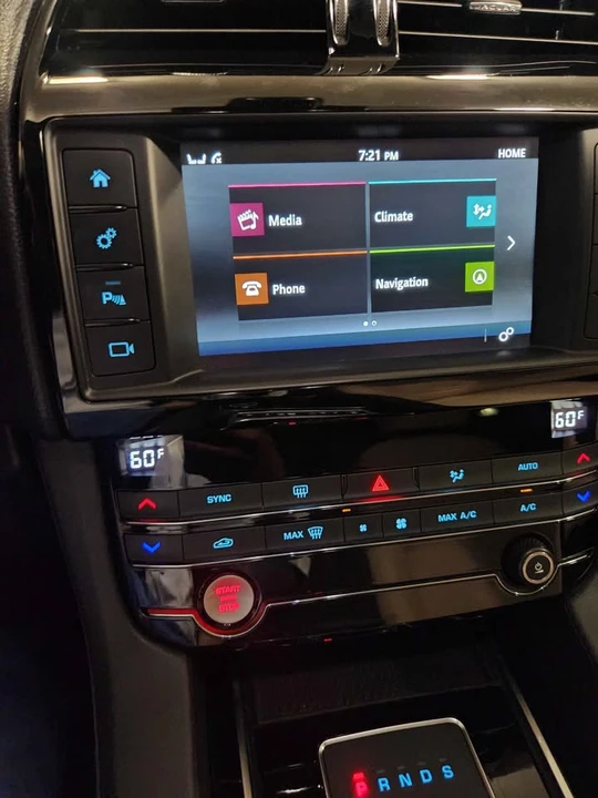 2018 Jaguar F-Pace - Image 12 of 18