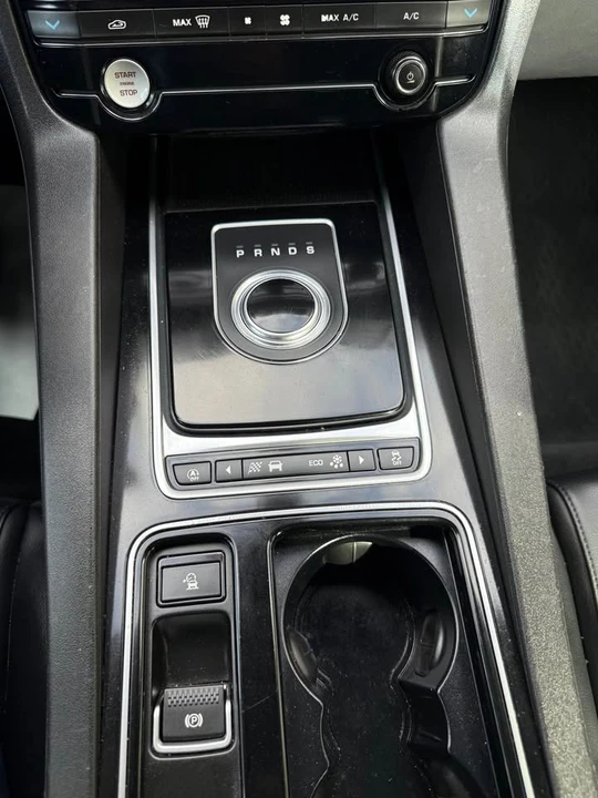 2018 Jaguar F-Pace - Image 17 of 19
