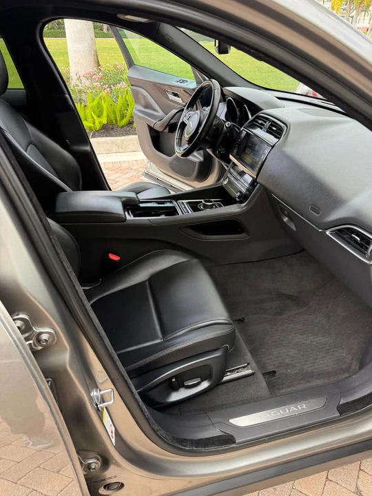 2018 Jaguar F-Pace - Image 15 of 19