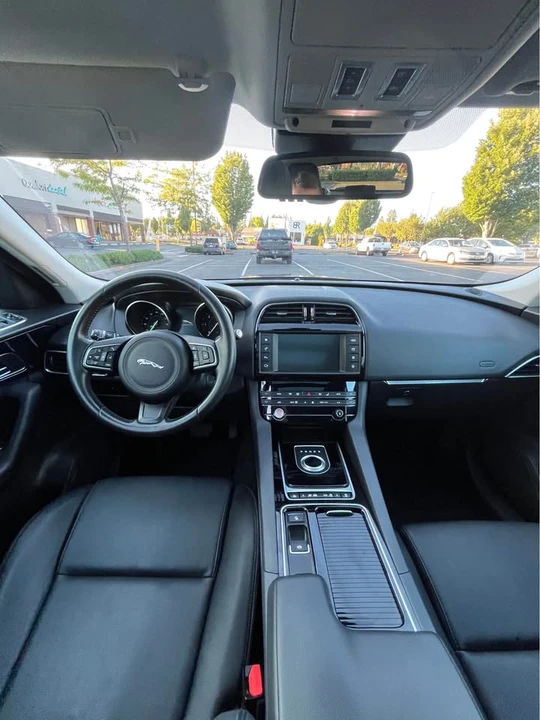 2018 Jaguar F-Pace - Image 9 of 12